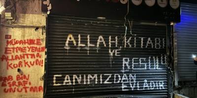 Allah’a söven eşkıyanın dükkanına “Allah canımızdan evladır” yazıldı