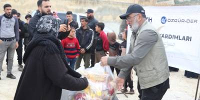 Özgür-Der ve Fetih Vakfı İdlib'de gıda yardımı dağıttı