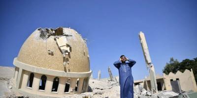Gazzeliler, İsrail saldırılarının yok ettiği camiler yerine okulda itikafa girdi