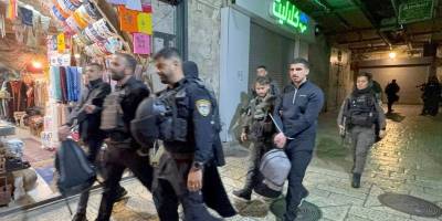 İşgal polisi Mescid-i Aksa'da Kadir Gecesi'nde ibadet edenlere saldırdı