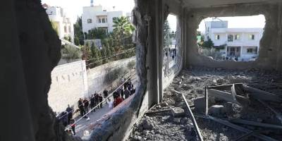 İşgal askerleri, Batı Şeria'da Filistinli 2 tutuklunun evini yıktı
