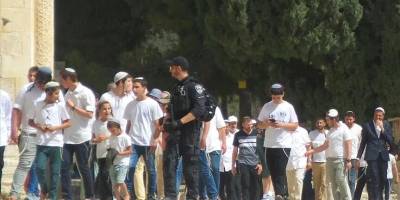 Yüzlerce fanatik Yahudi, polis korumasında Mescid-i Aksa'ya baskın düzenledi
