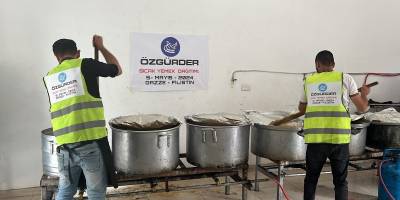 Özgür-Der Gazze'de temiz su ve gıda dağıtımı yaptı