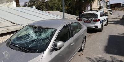 Yahudi işgalciler, Filistinlilerin araçlarına saldırdı
