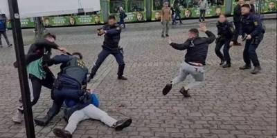 Almanya'da Kur’an’a saldıran gruba bıçaklı feda eylemi