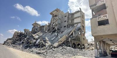 Han Yunus'ta bombalananevin enkazında 11 Filistinlinin naaşına ulaşıldı