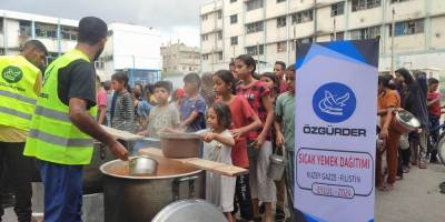 Özgür-Der, Kuzey Gazze’de sıcak yemek dağıtımı yaptı