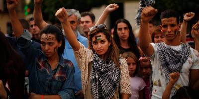 İspanyol sanatçılar işgalci İsrail'e silah ticaretinin durdurulmasını istedi