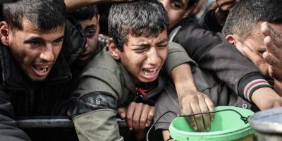 İsrail'in bölgeyi aç bırakması soykırımın devamı