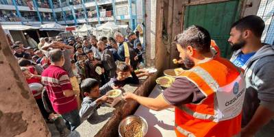 Özgür-Der Gazze’de yemek ve temiz su dağıtımını sürdürüyor