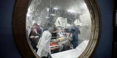 Katil İsrail, Gazze'de hastanede tıbbi malzemelerinin bulunduğu katı hedef aldı