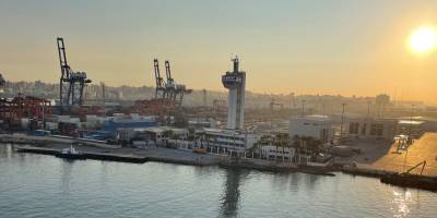 Siyonistlere patlayıcı taşıyan Alman gemisi Mısır'a demirledi