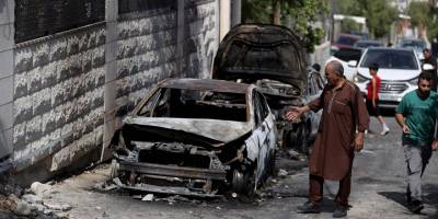 İşgalci yahudiler Batı Şeria'da Filistinlilerin araçlarını kundakladı