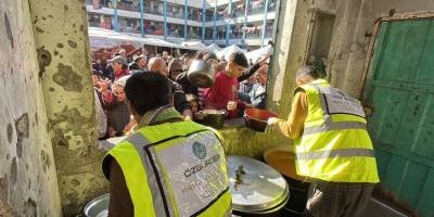 Özgür-Der Gazze’de sıcak yemek dağıtımı gerçekleştirdi