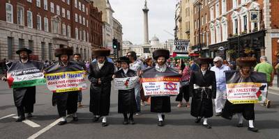 Yüzlerce İngiliz Yahudi, Filistin gösterilerine yasağı protesto etti