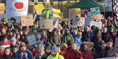 Almanya'da çiftçiler, hükümetin tarım politikalarını protesto etti