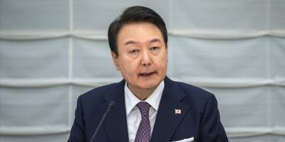 Güney Kore'de devlet başkanlığı görevinden uzaklaştırılan Yoon resmen tutuklandı