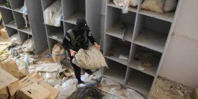 Şam'da devrik rejim ordusuna bağlı 4. Tümen'in karargahında bulunan uyuşturucular imha edildi