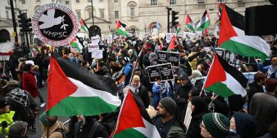 İngiltere'de Filistin'e destek gösterisinde 77 kişi gözaltına alındı