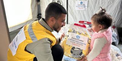 Özgür-Der, Gazzeli çocuklara giyecek dağıtımı gerçekleştirdi