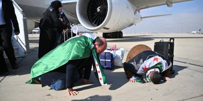 Suriyeliler, Şam'a düzenlenen ilk uçak seferiyle yurda dönmenin sevincini yaşadı