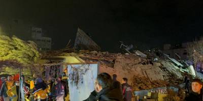 Konya'da 3 katlı bina çöktü