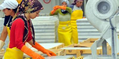 Kadının çalışmasını sadece ev dışında kodlamak hakikatin üstünü örtmektir