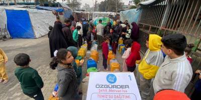 Kassam'ın şehit komutanları adına Gazze'de içme suyu dağıtıldı