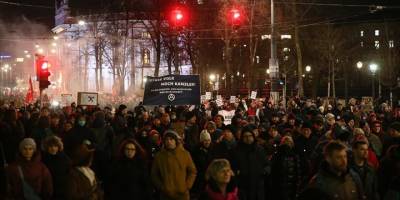 Avusturya’da binlerce gösterici, iktidar ortağı olması beklenen aşırı sağcı FPÖ'yü protesto etti