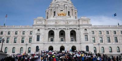 ABD'de binlerce kişi, Başkan Trump'ın göçmen politikasını protesto etti