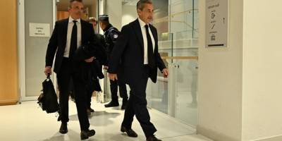 Eski Fransa Cumhurbaşkanı Nicolas Sarkozy'ye elektronik kelepçe takıldı