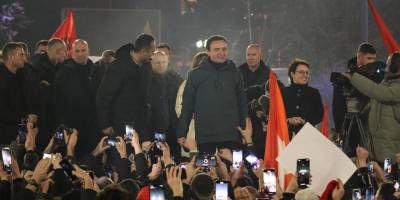 Kosova'daki seçimde mevcut Başbakan Kurti zaferini ilan etti