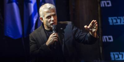 Lapid: Trump, yasal süreçlerimize müdahale etmemeli