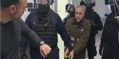 Katil İsrail, Gazze’nin yiğit doktoru Ebu Safiyye'nin tutukluluğunu 6 ay uzattı