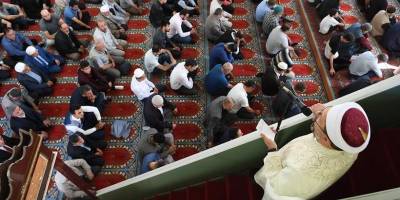 Cuma hutbesi: Bidatçilere ve hurafecilere itibar etmeyin!