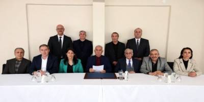 Öcalan'dan PKK'ya silah bırakma çağrısı