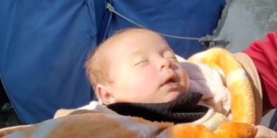 Gazze'de 2 aylık Sıla bebek donarak can verdi