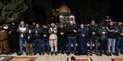 Mescid-i Aksa'da on binlerce Müslüman ilk teravih namazını eda etti