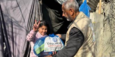 Özgür-Der, Ramazan ayı kumanyalarını Gazze’de dağıtmaya başladı