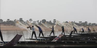 Mali halkı Nijer Nehri'nde balıkçılık yaparak geçimini sağlıyor