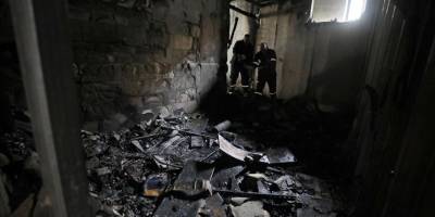 İşgal güçleri Batı Şeria'da camilere baskın yaparak birini ateşe verdi