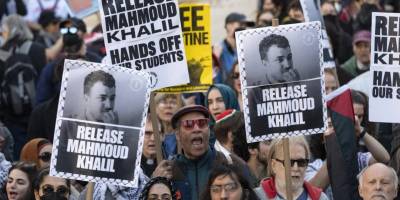 Mahmud Halil’in sınır dışı edilmesi geçici olarak durduruldu