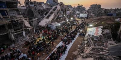 Gazze’de yıkıntılar arasında toplu iftar
