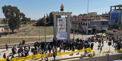 Dera'da toplanan aileler kayıp yakınları için gösteri düzenledi