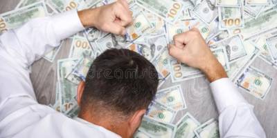 “Tüketim toplumu bir havuzdur; düşen boğulur”      