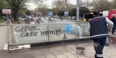 Savaş alanına dönen Saraçhane'yi Fatih Belediyesi temizliyor