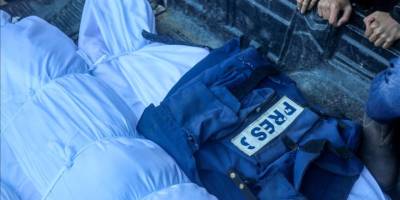 Soykırımcı İsrail Gazze’de bir gazeteciyi eşi ve 3 çocuğuyla birlikte katletti 