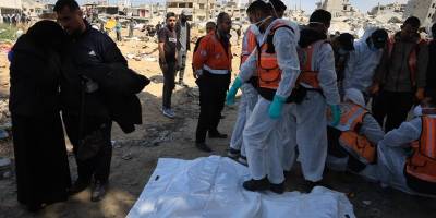 Siyonist İsrail, sivil savunma çalışanlarını bağlayarak ve başını keserek infaz etti