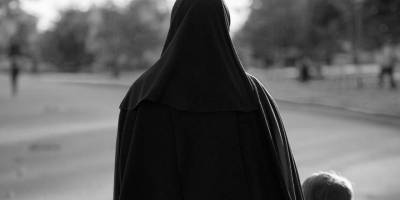 İsviçre'de Müslüman bir hanım peçe taktığı için para cezasına çarptırıldı  