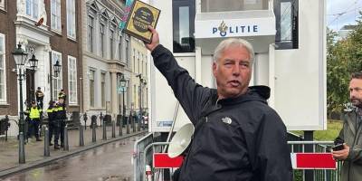 İslam düşmanı Pegida başkanı Hollanda'da Kur'an-ı Kerim yaktı